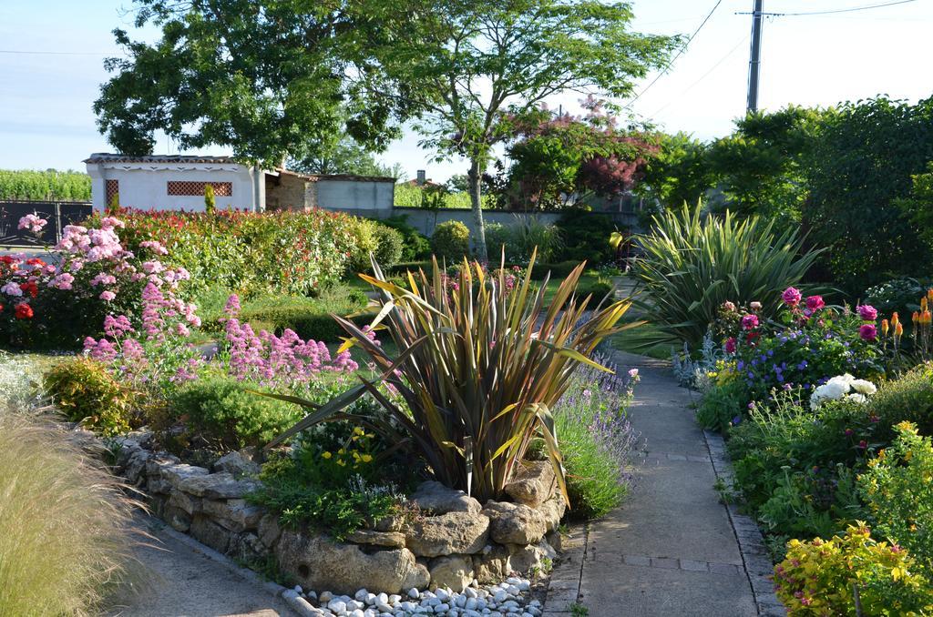 Bed and Breakfast Jardin De Marceau Blasimon Екстер'єр фото