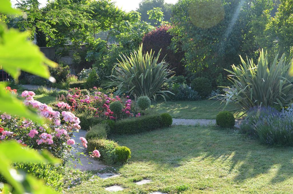 Bed and Breakfast Jardin De Marceau Blasimon Екстер'єр фото